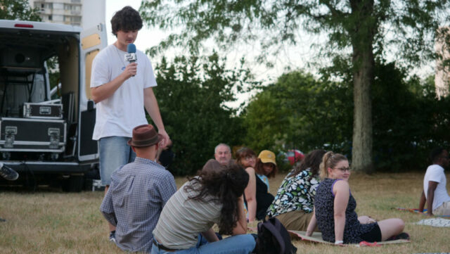 Antoine pose des questions au public Antoine pose des questions au public