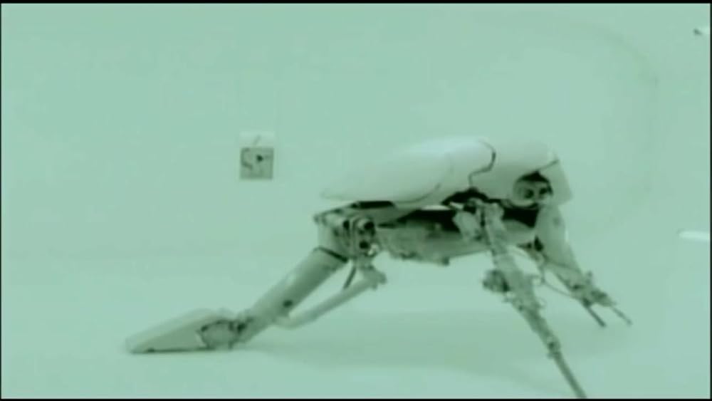 Image du clip vidéo du groupe Autechre pour le morceau Second Vibe réaalisé par Chris Cunnigham - on y voit une machine de forme insectoïde.